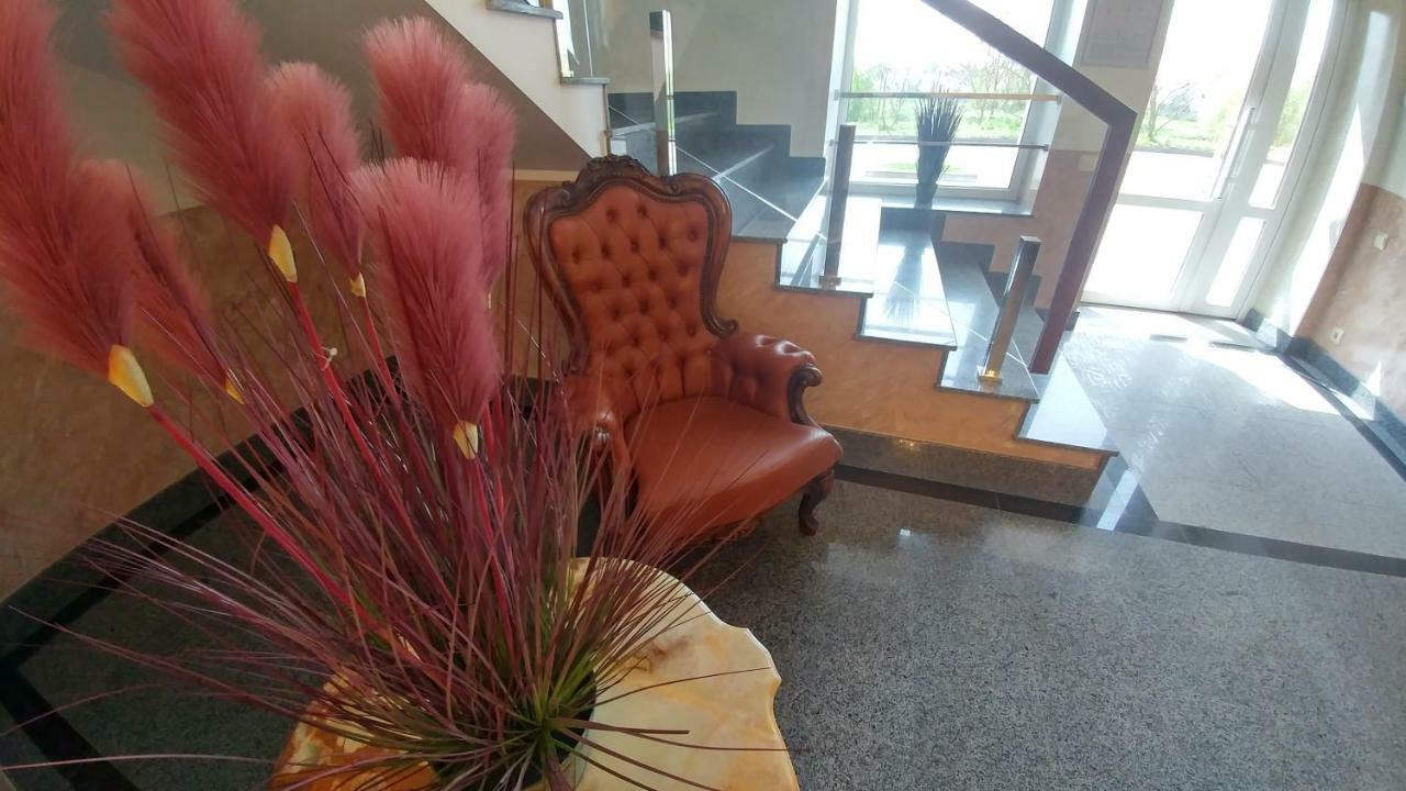 Hotel Meridian Brody Esterno foto