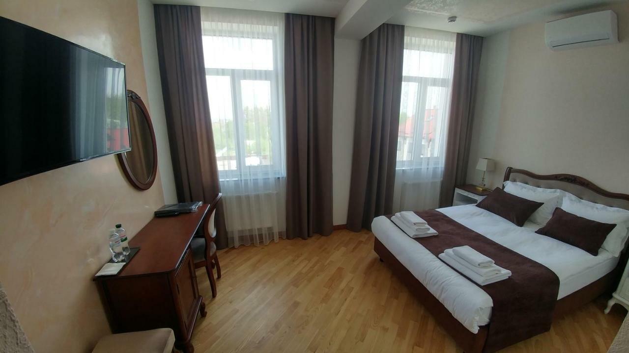 Hotel Meridian Brody Esterno foto