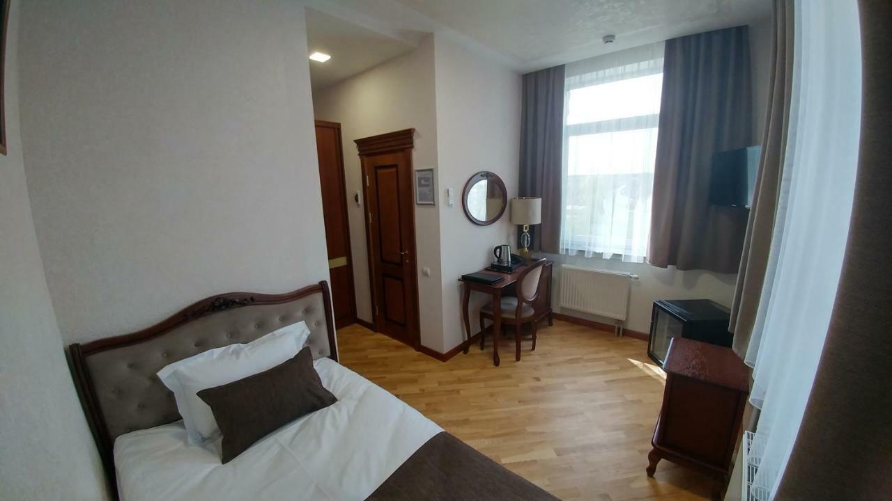 Hotel Meridian Brody Esterno foto