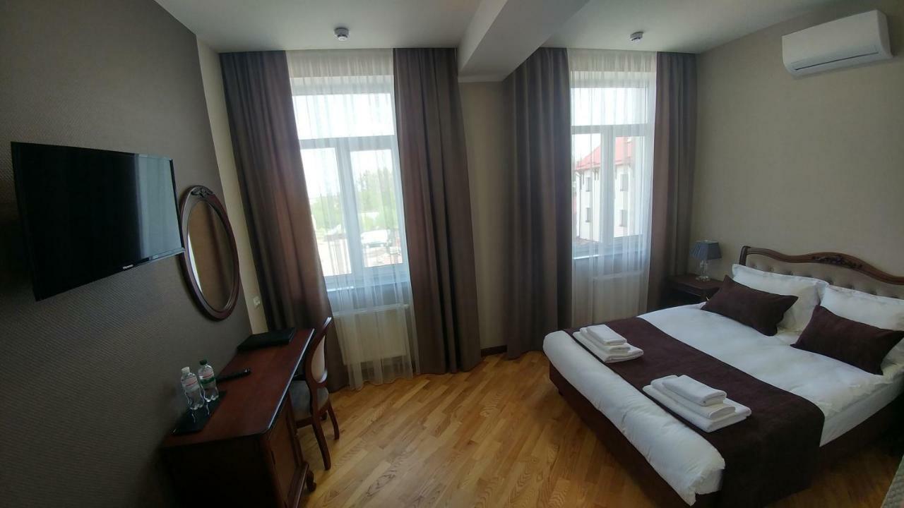 Hotel Meridian Brody Esterno foto