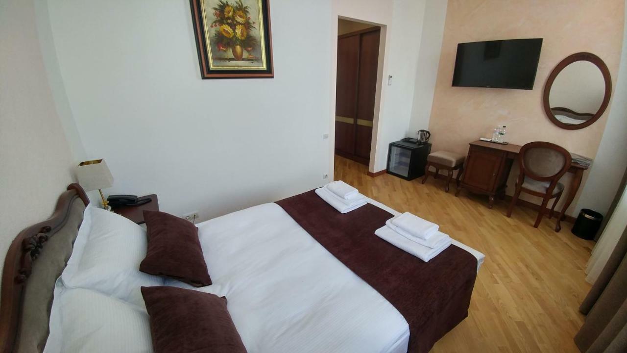 Hotel Meridian Brody Esterno foto