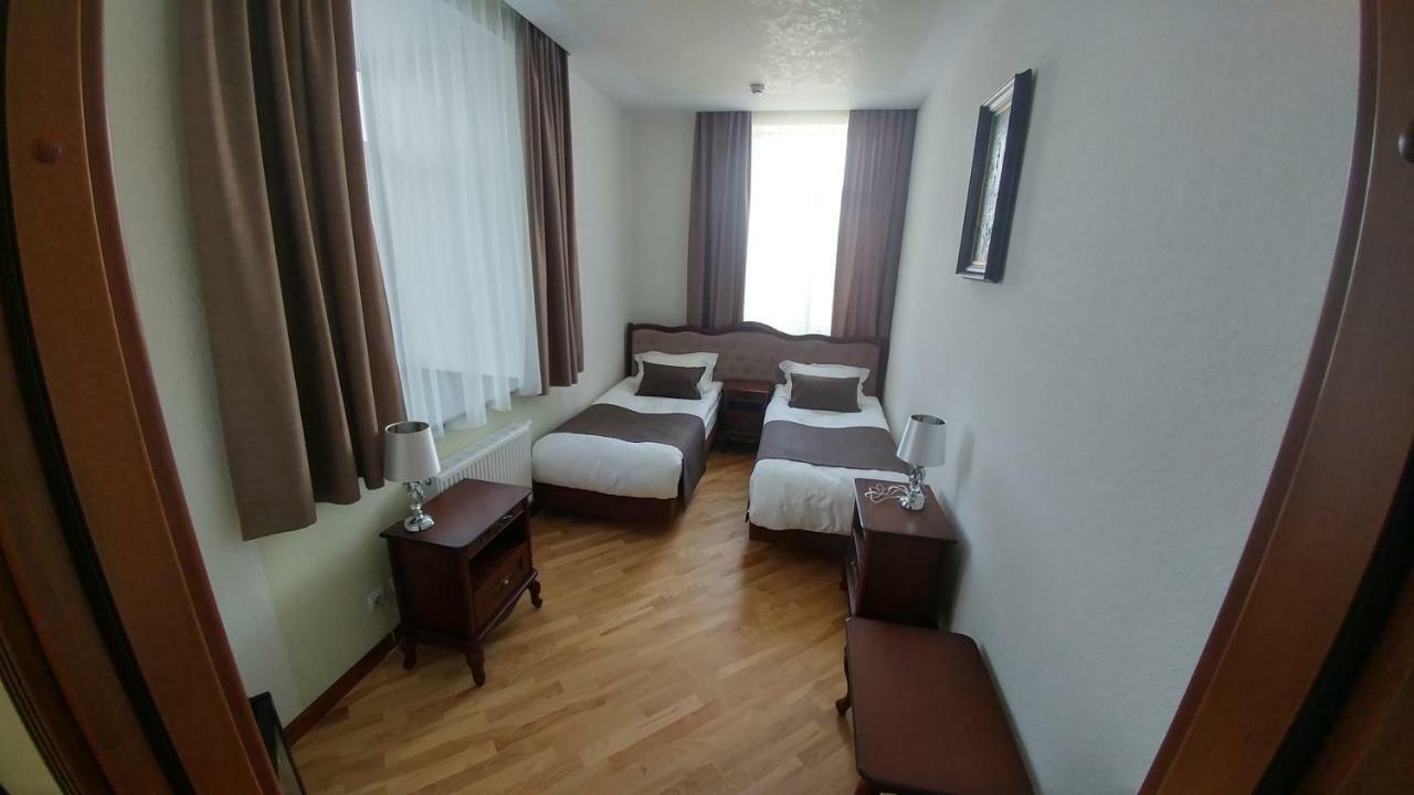 Hotel Meridian Brody Esterno foto