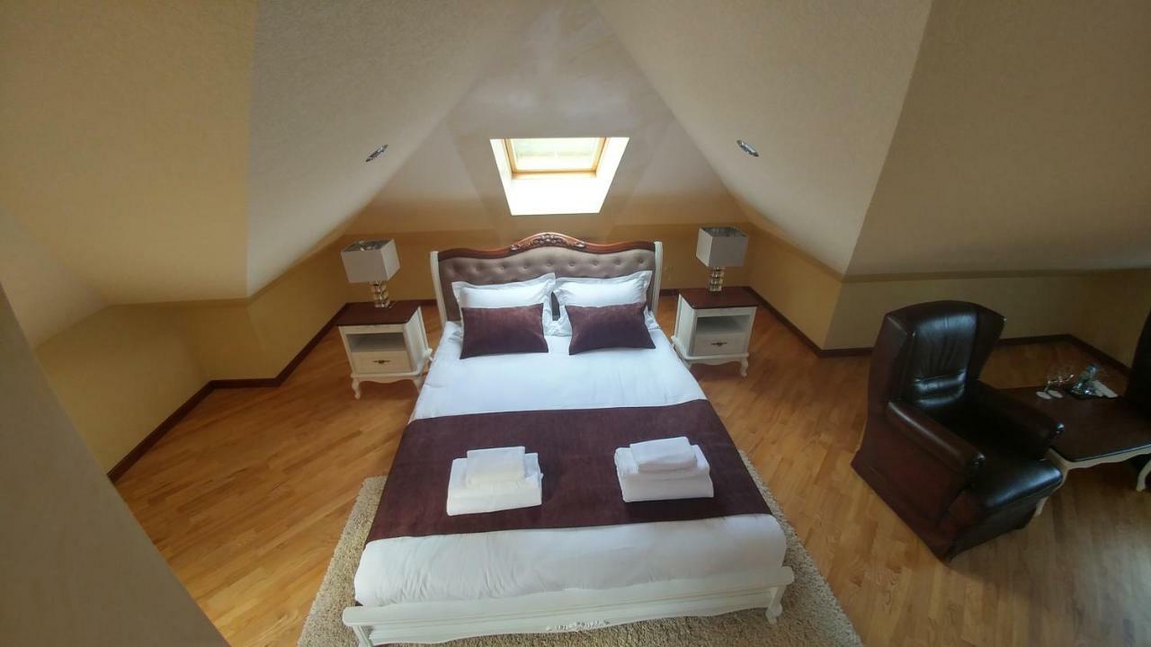 Hotel Meridian Brody Esterno foto
